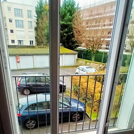 A Versailles, 2 A 4 Pers, Avec Parking